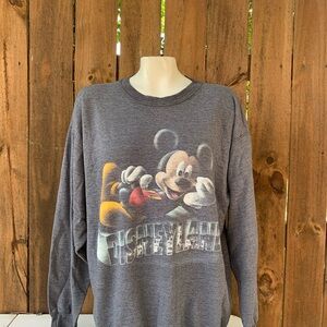 Vintage Disneyland Mickey Mouse sweatshirt size XL.